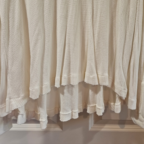 Free People Malibu Thermal Tee Long Sleeve Thumbholes Scoop Neck Ivory Small EUC - Picture 3 of 16